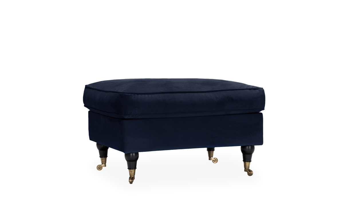 SKAGEN Fotskammel Velvet Mrk bl i gruppen Stue / Sofaer / Fotskamler hos Sofas & more (SKAFSMB)