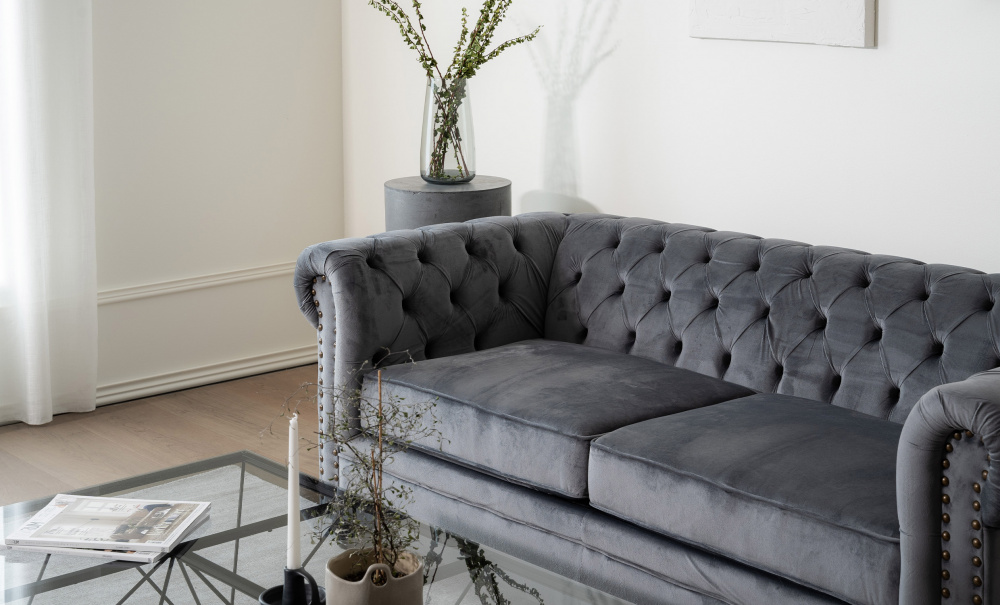 WINDSOR Chesterfield Sovesofa Flyel Gr i gruppen Stue / Sofaer / Flyelssofaer hos Sofas & more (2328-HLR-21)