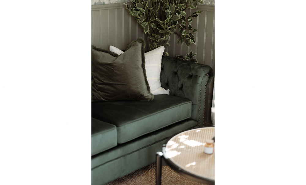 WINDSOR Chesterfield Sovesofa Flyel Grnn i gruppen Stue / Sofaer / Sovesofaer hos Sofas & more (2328-HLR-57)