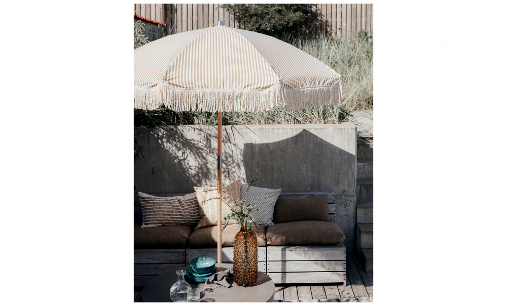 UMBRA Parasoll Sand i gruppen Utemøbler hos Sofas & more (263610000)