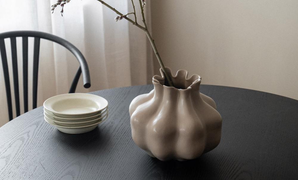 VIOLET Vase Linne S i gruppen Dekorasjon / Vaser og Potter hos Sofas & more (44287)