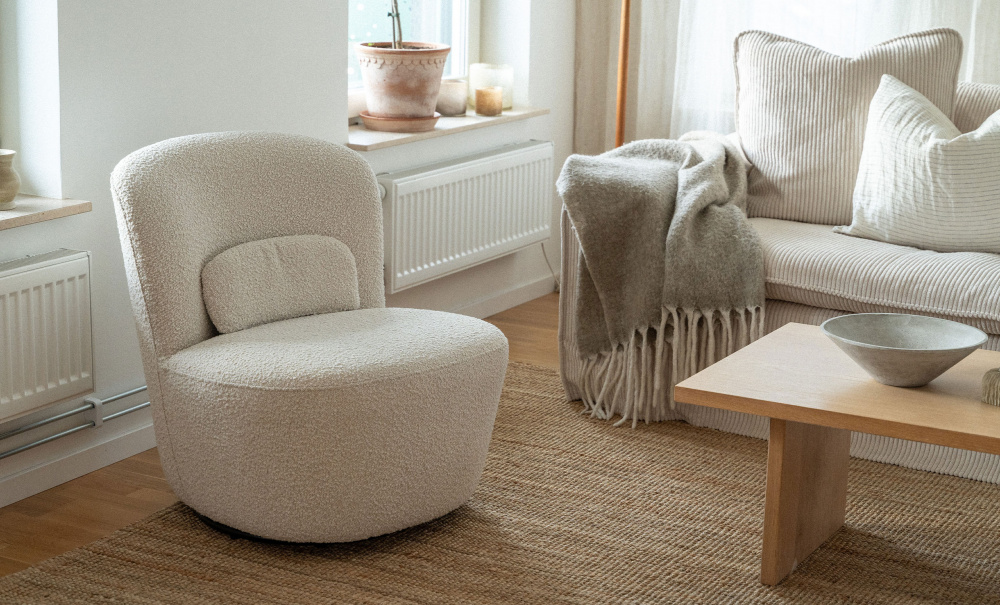 GIGI Swivel lenestol Boucl Offwhite i gruppen Soverom / Soveromsmbler hos Sofas & more (A001-LAM-2)