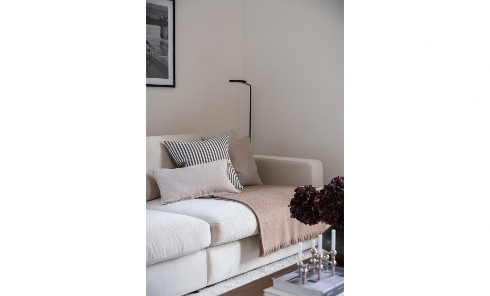 BONLUEVO 4-seters sofa Offwhite i gruppen Stue / Sofaer / 4-seters sofaer hos Sofas & more (BOL-4S-CON1)