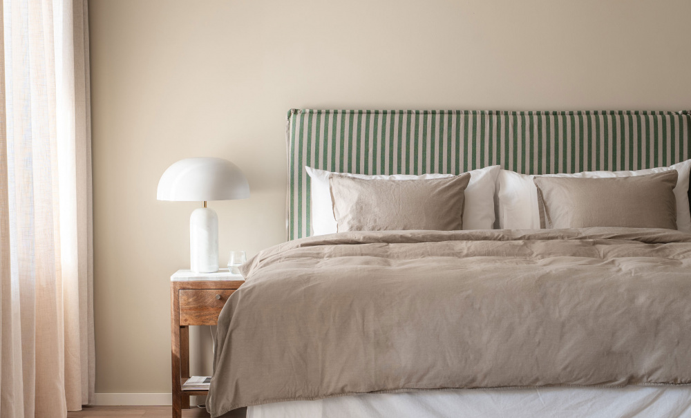 MATHEO Sengegavl Vegghengt 140 Stripete Bl i gruppen Soverom / Sengegavler / Sengegavler 140 hos Sofas & more (MASG140-BLUST)