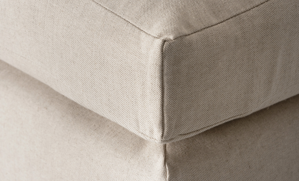 DEKSEL Monaco Premium fotskammel Beige i gruppen Stue / Klr hos Sofas & more (MOFSBE-COVER)