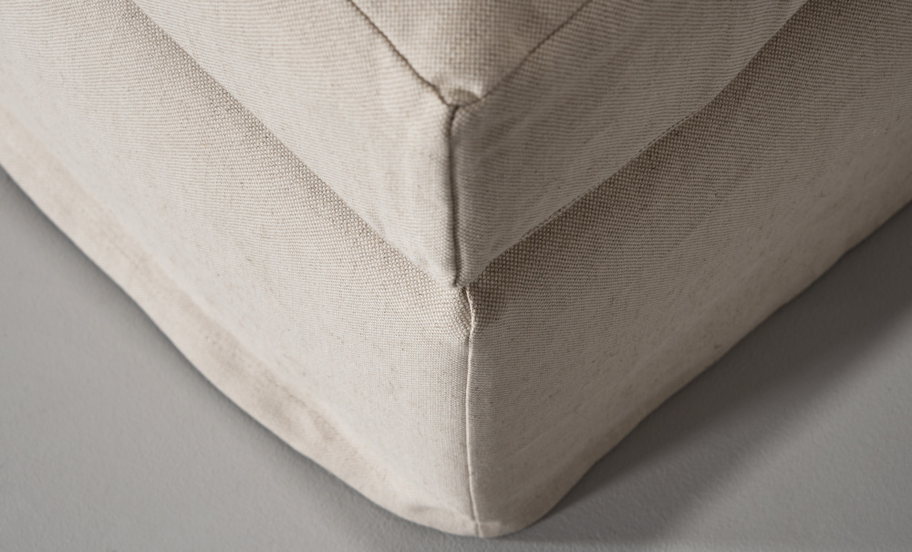 MONACO Fotskammel Beige i gruppen Stue / Sofaer / Fotskamler hos Sofas & more (MON-FSBE)